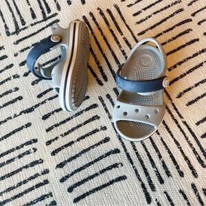 Crocs Kids Gray and Navy Sandals 5C